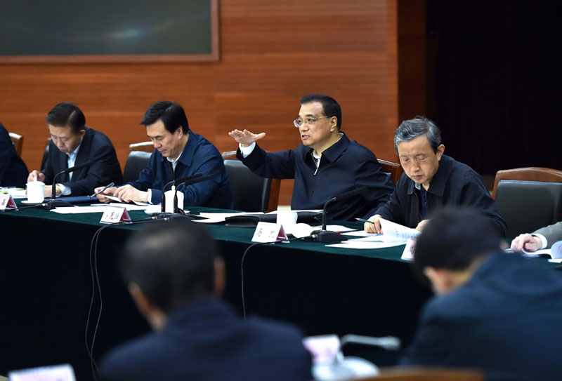 5月6日，中共中央政治局常委、国务院总理李克强到人力资源社会保障部考察并主持召开就业工作座谈会。