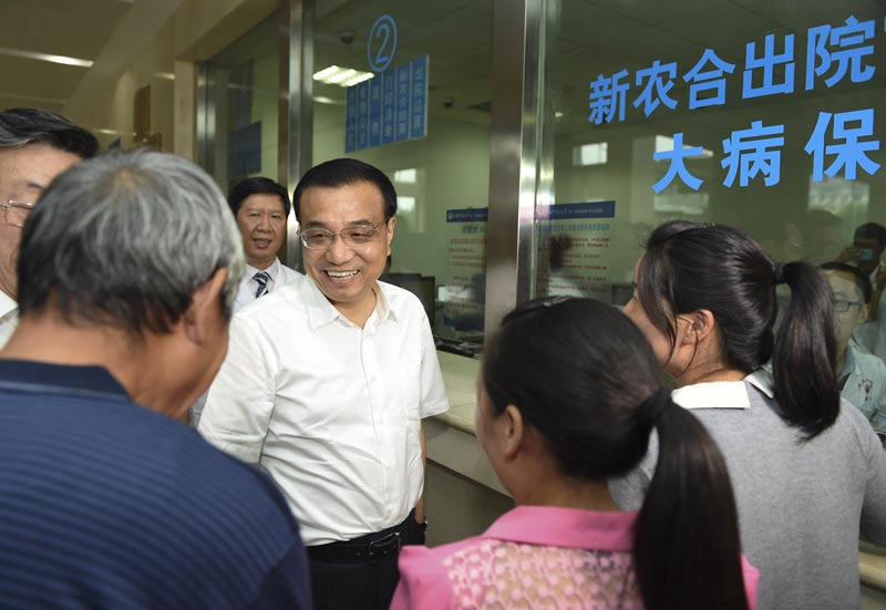 2015年9月23日,李克强在洛阳考察河南科技大学第一附属医院新区医院。